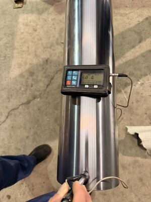 Besorgen CK45 Induktionsgehärtete Chromkolbenstange mit Härtegrad HRC 55-63 und Oberflächenrauheit Ra 0,2-0,4 für Hydraulikzylinder Online-Herstellung