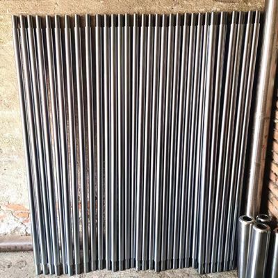 Zwischen 25-30 Grad 2 Mikronen 0,4 Gehärtetes elektroplattiertes Kolbenstangenmaschinenbau